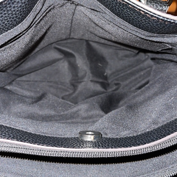 Liz Claiborne Black Purse. Center zip, very roomy. Never been used. - Picture 8 of 12